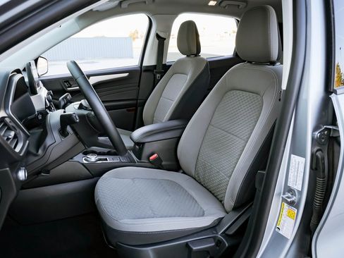 Used 2022 Ford Escape SE w/ Cold Weather Package image 16