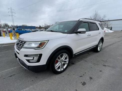 Used 2017 Ford Explorer Limited w/ Equipment Group 301A image 5