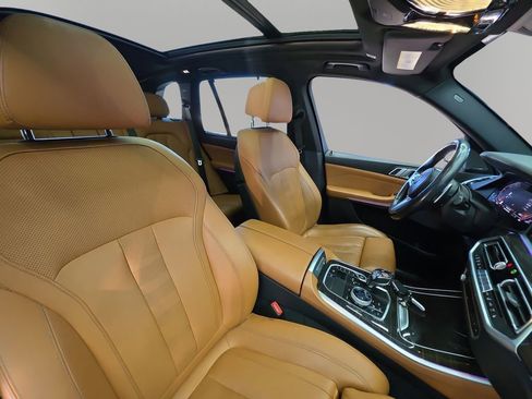 Used 2019 BMW X5 xDrive50i w/ M Sport Package AWD/4WD image 25