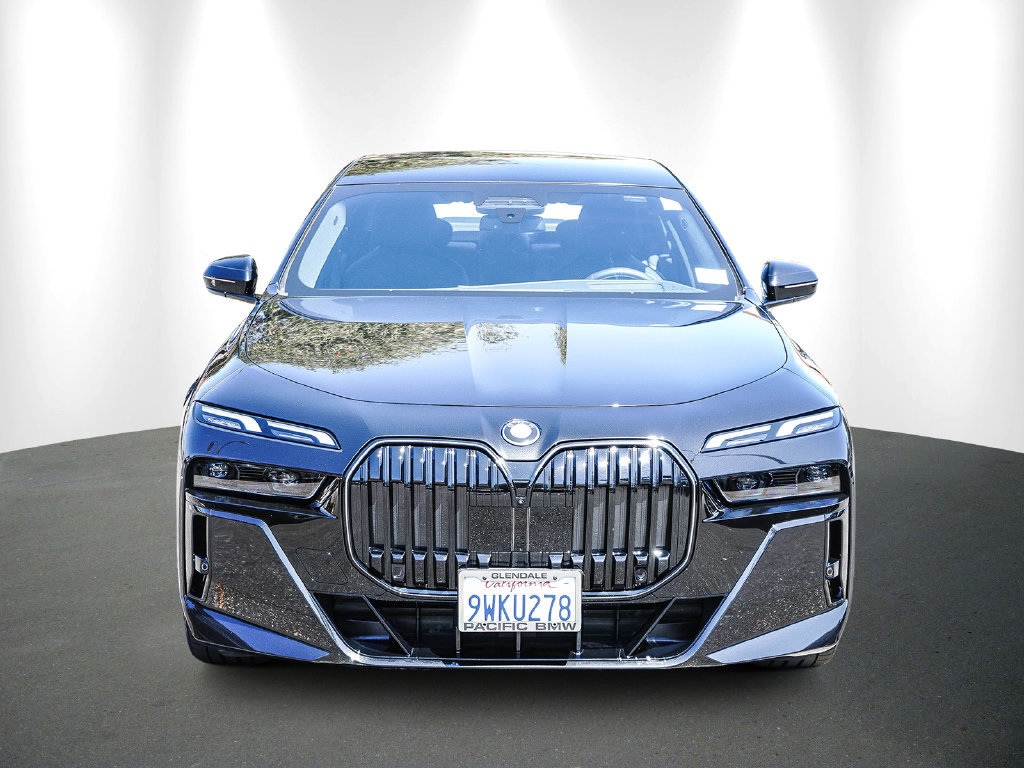 Used 2026 BMW 750e xDrive AWD/4WD image 2