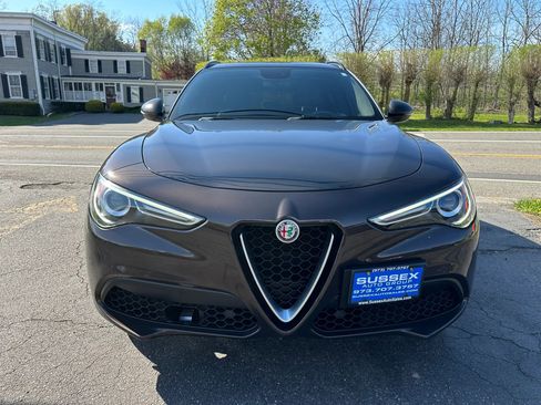 Used 2018 Alfa Romeo Stelvio Ti Sport AWD/4WD image 2