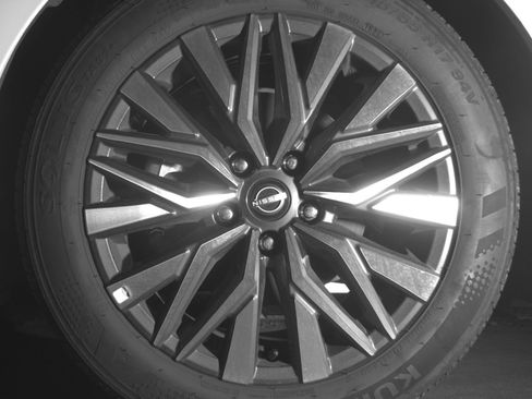 Used 2025 Nissan Altima 2.5 SV FWD image 12
