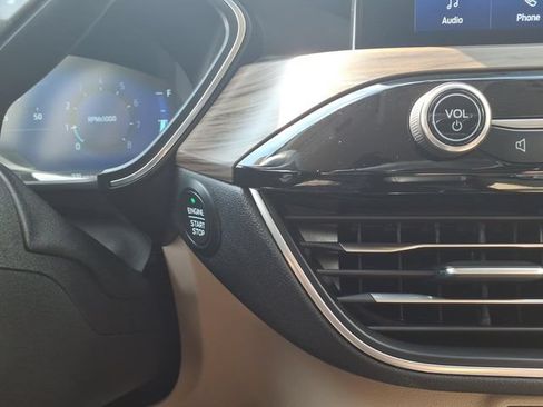 Certified 2020 Ford Escape Titanium AWD/4WD image 21