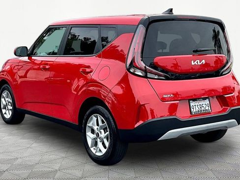 Used 2025 Kia Soul LX w/ LX Technology Package FWD image 4