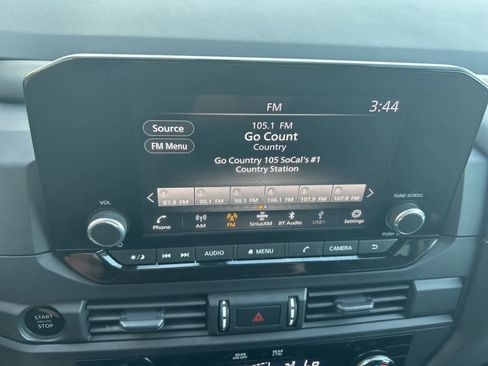 Used 2025 Nissan Pathfinder S image 29