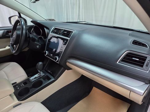 Used 2019 Subaru Outback 2.5i Premium AWD/4WD image 18
