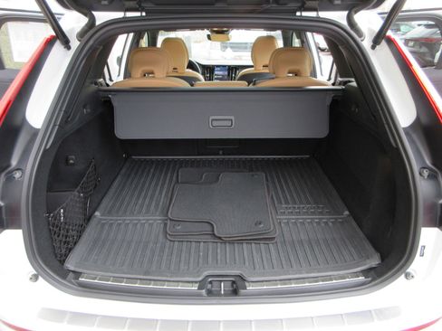 Used 2023 Volvo XC60 T8 Ultimate image 54