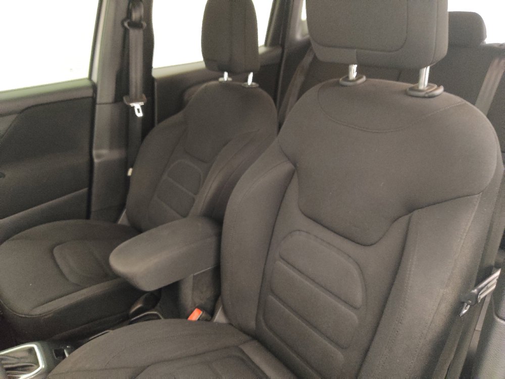 Used 2020 Jeep Renegade Latitude FWD image 17