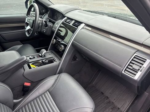 Used 2024 Land Rover Discovery Metropolitan Edition AWD/4WD image 15