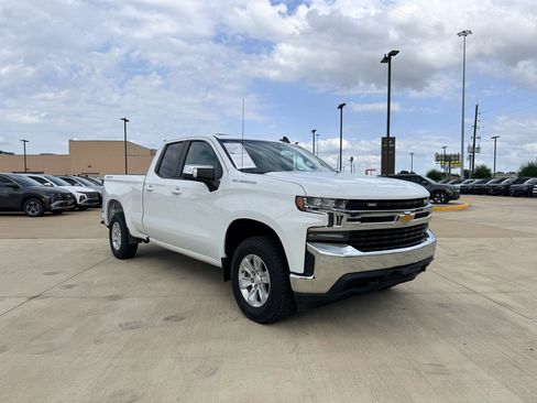 Used 2021 Chevrolet Silverado 1500 LT w/ Safety Package II AWD/4WD image 3