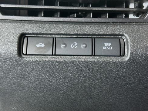 Used 2025 Nissan Altima 2.5 SV FWD image 16