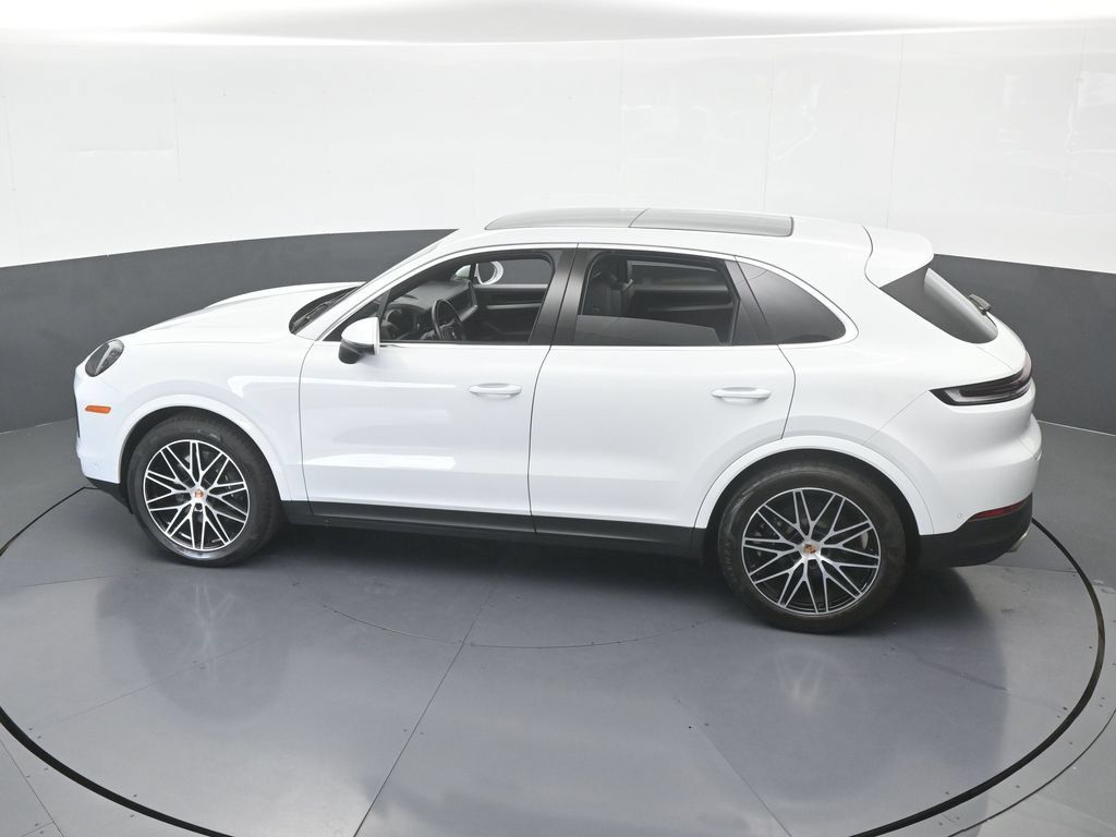 Used 2025 Porsche Cayenne AWD/4WD image 59