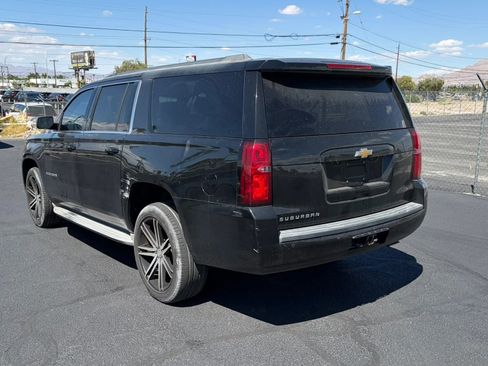 Used 2015 Chevrolet Suburban LT w/ Luxury Package RWD image 3
