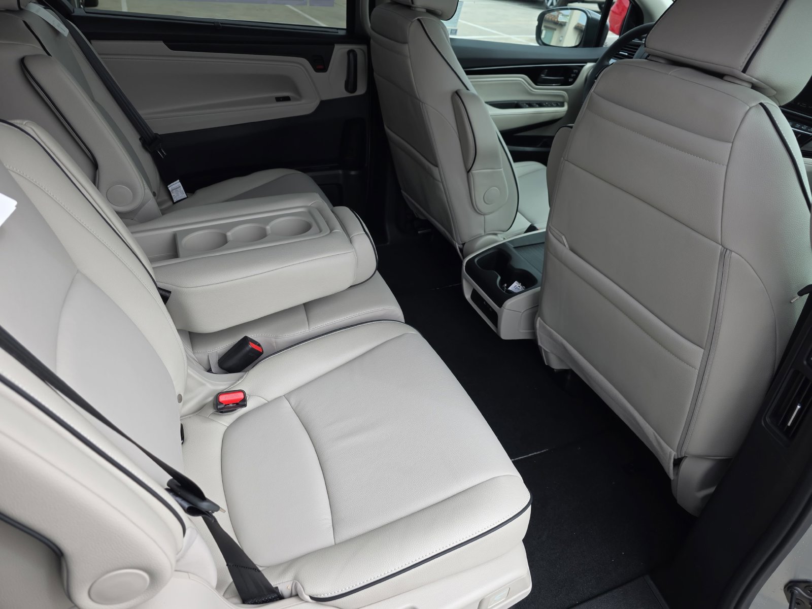 New 2026 Honda Odyssey Touring image 11