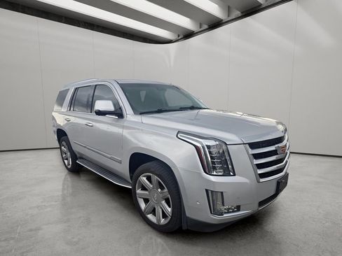 Used 2019 Cadillac Escalade Luxury AWD/4WD image 14
