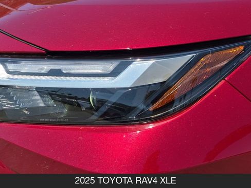 Used 2025 Toyota RAV4 XLE AWD/4WD image 10