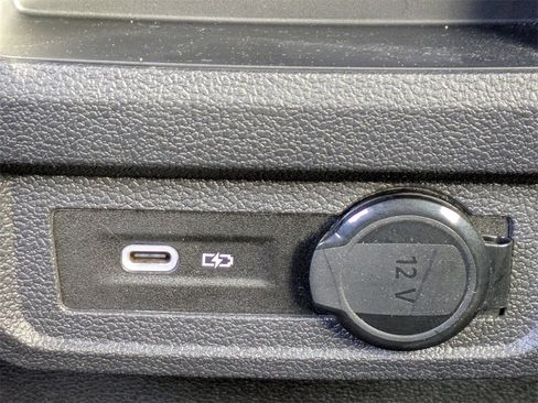 Used 2023 Volkswagen Tiguan SE R-Line image 14