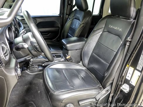 Used 2018 Jeep Wrangler Unlimited Sahara AWD/4WD image 9