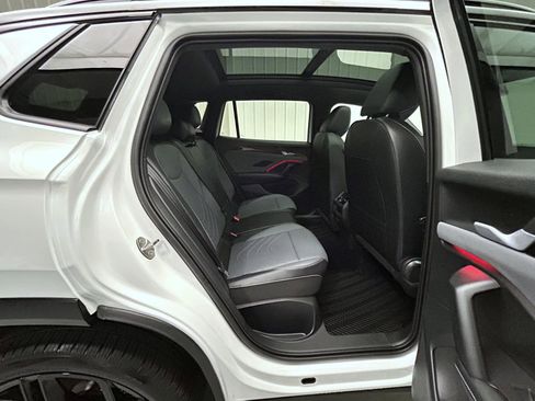 Used 2025 Volkswagen Tiguan SE R-Line AWD/4WD image 18