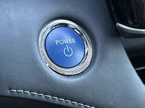 Used 2022 Toyota Highlander LE FWD image 34