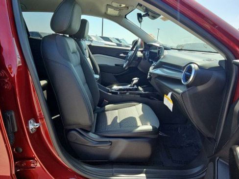 Used 2025 Chevrolet Trax LT w/ Driver Confidence Package FWD image 28