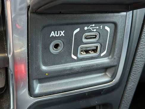 Used 2022 Jeep Wrangler Unlimited Sahara w/ Cold Weather Group AWD/4WD image 24