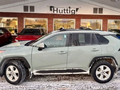 Used 2020 Toyota RAV4 XLE image 2