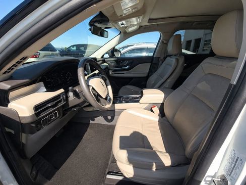 Used 2022 Lincoln Corsair AWD w/ Premium Package image 8