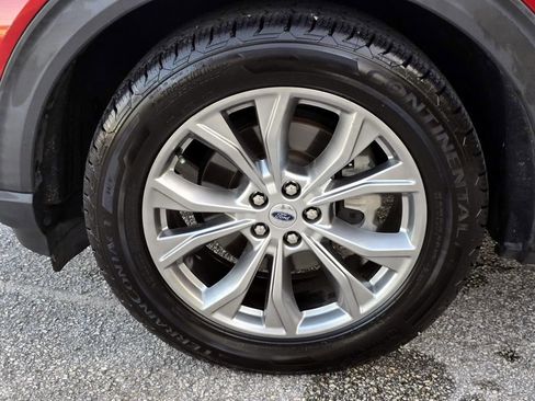 Used 2021 Ford Explorer XLT w/ Equipment Group 202A image 9