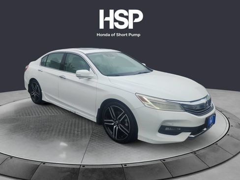 Used 2017 Honda Accord Touring image 7
