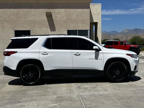 Used 2021 Chevrolet Traverse LT w/ LPO, Black Accent Package FWD image 9