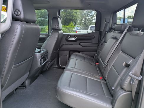 Used 2022 Chevrolet Silverado 1500 LTZ w/ LTZ Premium Package RWD image 13