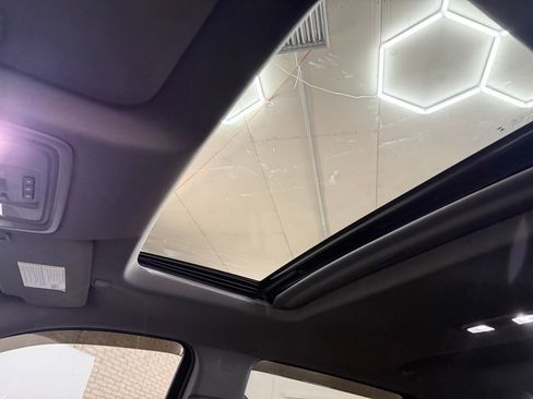 Used 2025 GMC Sierra 2500 SLT image 31