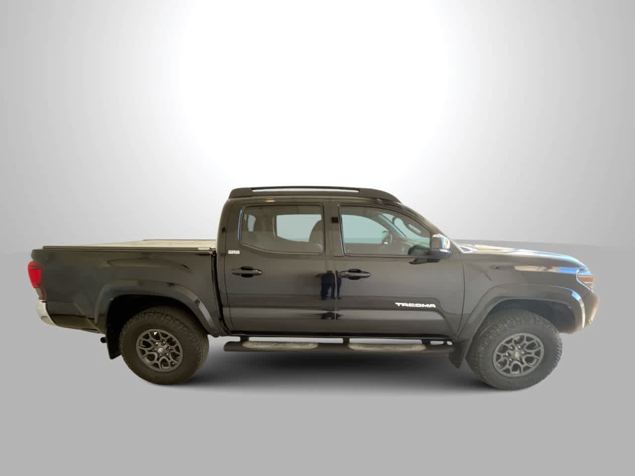 Used 2018 Toyota Tacoma SR5 AWD/4WD image 9