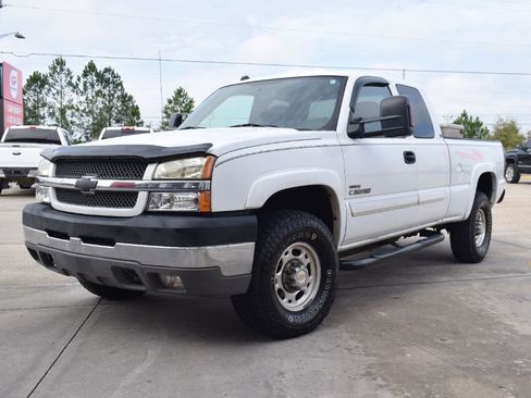 Used 2004 Chevrolet Silverado 2500 LS w/ Heavy-Duty Power Package image 2