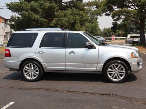 Used 2016 Ford Expedition Platinum AWD/4WD image 3