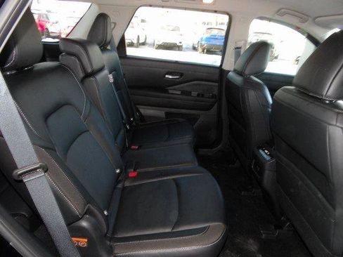 Certified 2024 Nissan Pathfinder SL image 27