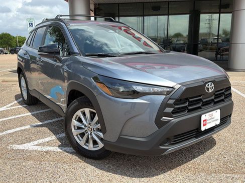 Used 2026 Toyota Corolla Cross LE w/ Moonroof Package image 1