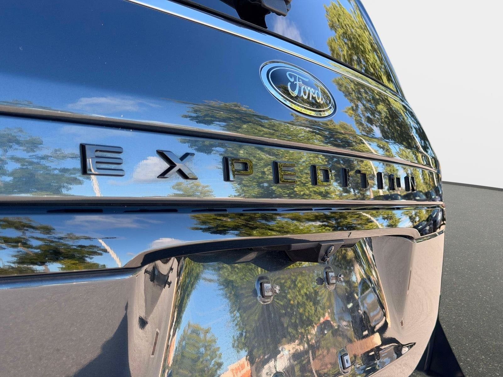 Used 2023 Ford Expedition Limited RWD image 24