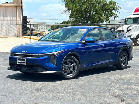 Used 2025 Kia K4 FWD image 2