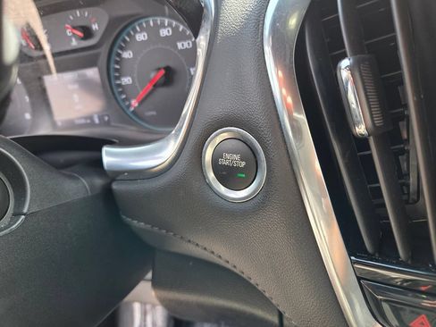 Used 2023 Chevrolet Traverse LT FWD image 30