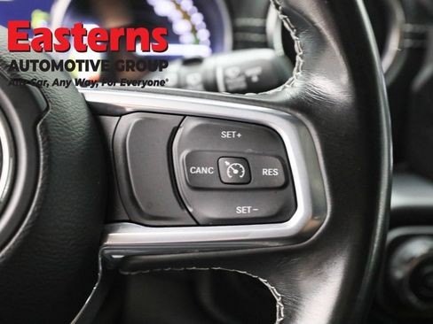 Used 2022 Jeep Wrangler Unlimited Sahara AWD/4WD image 16