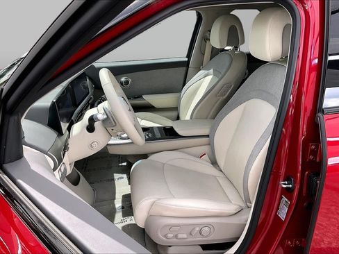 Used 2025 Genesis GV60 RWD image 7