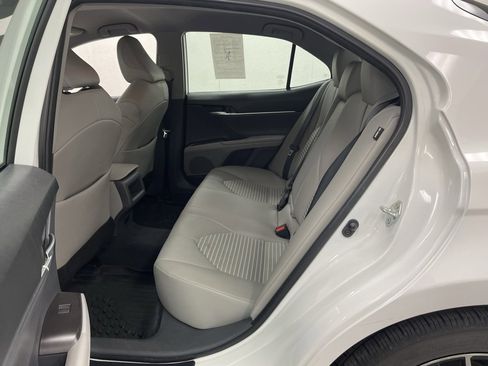 Used 2024 Toyota Camry SE image 15