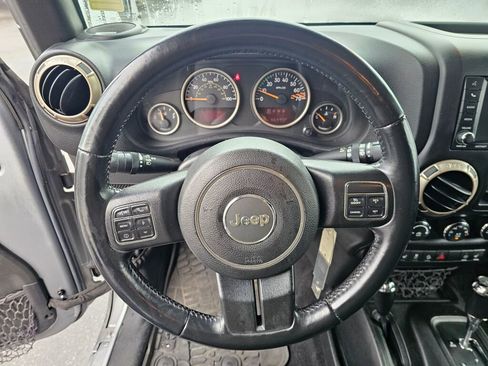 Used 2016 Jeep Wrangler Unlimited Sahara image 28