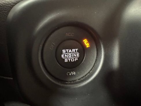 Used 2022 Jeep Wrangler Unlimited Rubicon AWD/4WD image 23