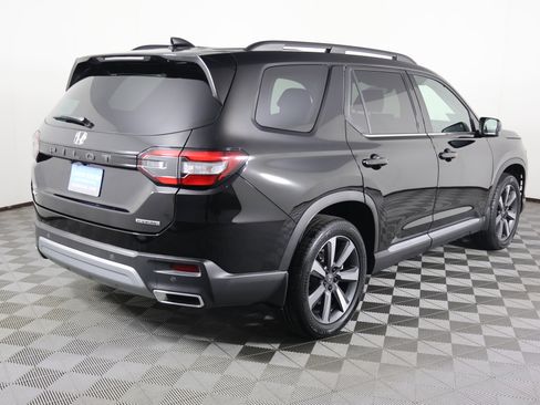 Certified 2025 Honda Pilot Touring image 6