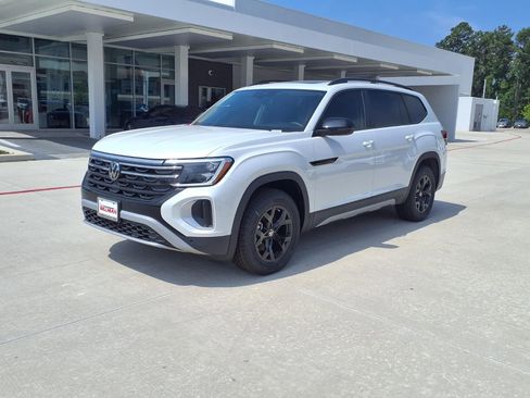 New 2026 Volkswagen Atlas Peak Edition AWD/4WD image 3