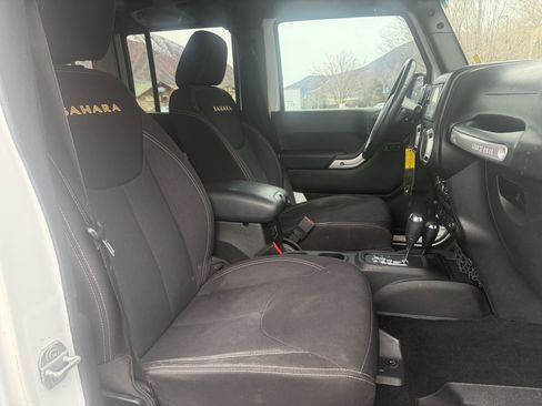 Used 2013 Jeep Wrangler Unlimited Sahara image 39