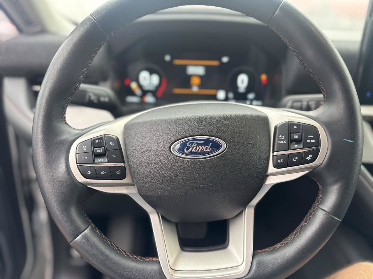 Used 2025 Ford Explorer Active AWD/4WD image 13